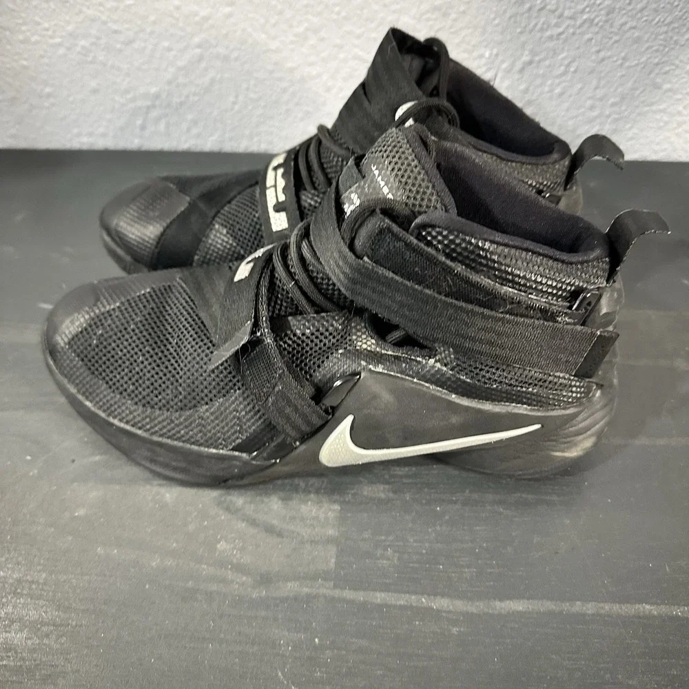 Nike LeBron Soldier Kids 6Y Basketball Shoe Black Adjustable High Top 776471-001
